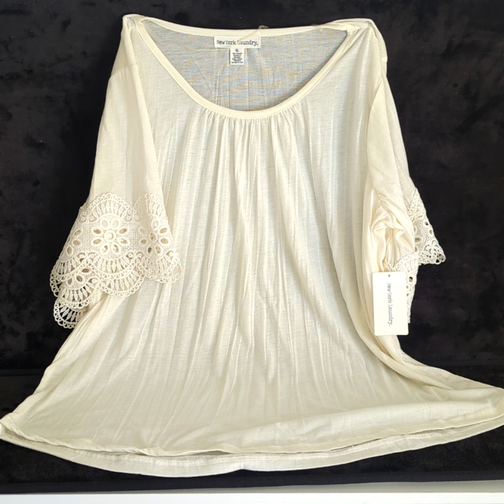 XL New York Laundry NWT cream flowy top with crochet hem sleeves